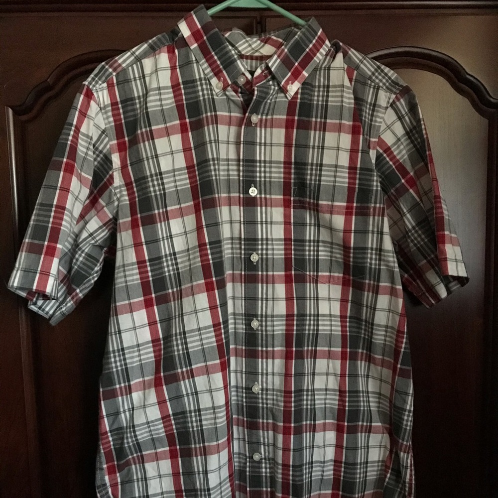 Shortsleeved Plaid Button-up